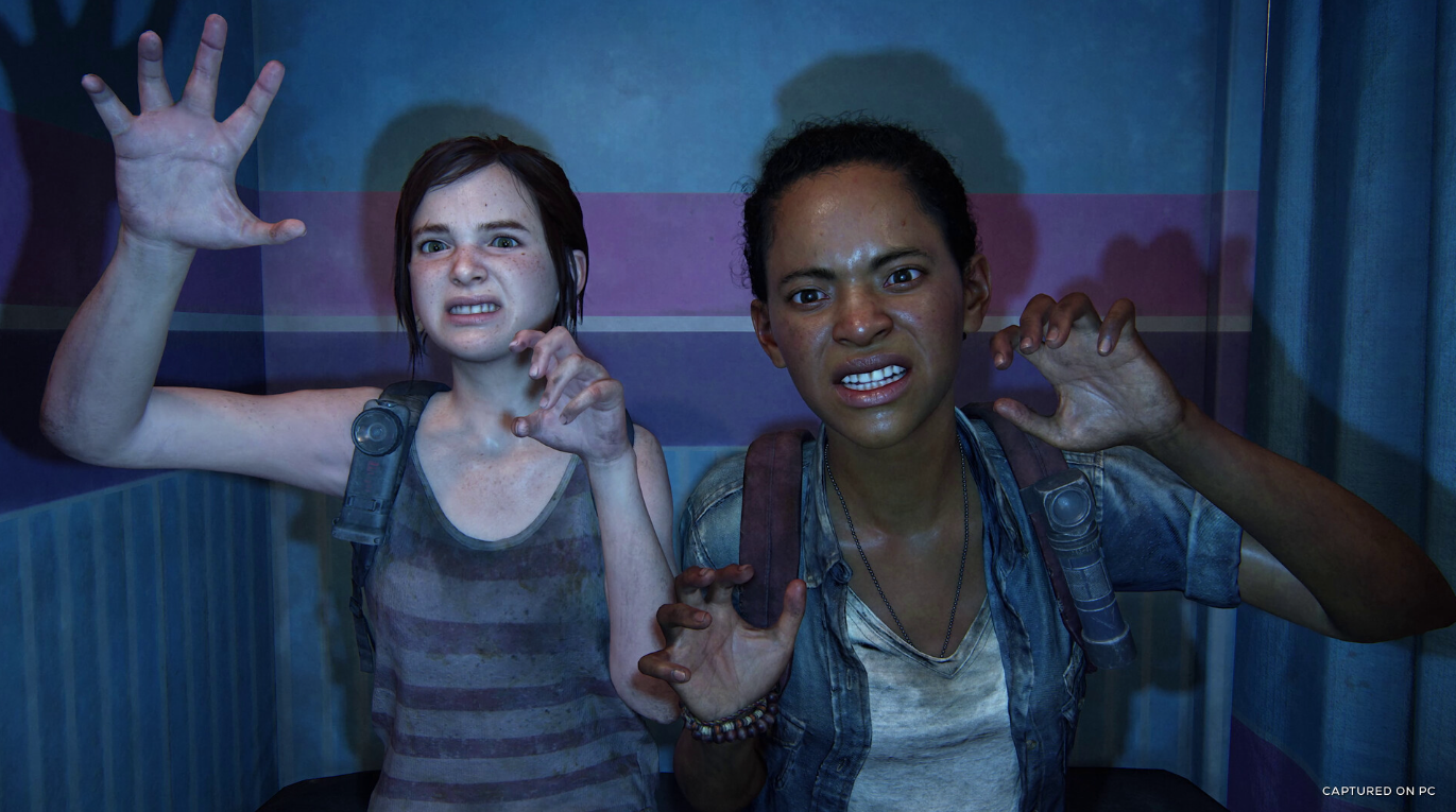 The Last of Us Part I のスクリーンショットで、ゾンビの顔をしている 2 人の女の子。