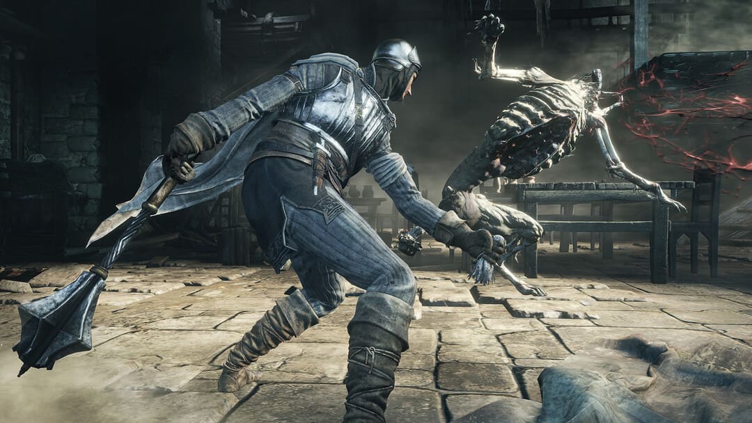 史上最高のシングルプレイヤーゲームの1つであるDark Souls 3からのスクリーンショット。中世の鎧の男がメイスでクリーチャーを斬首していることを示しています