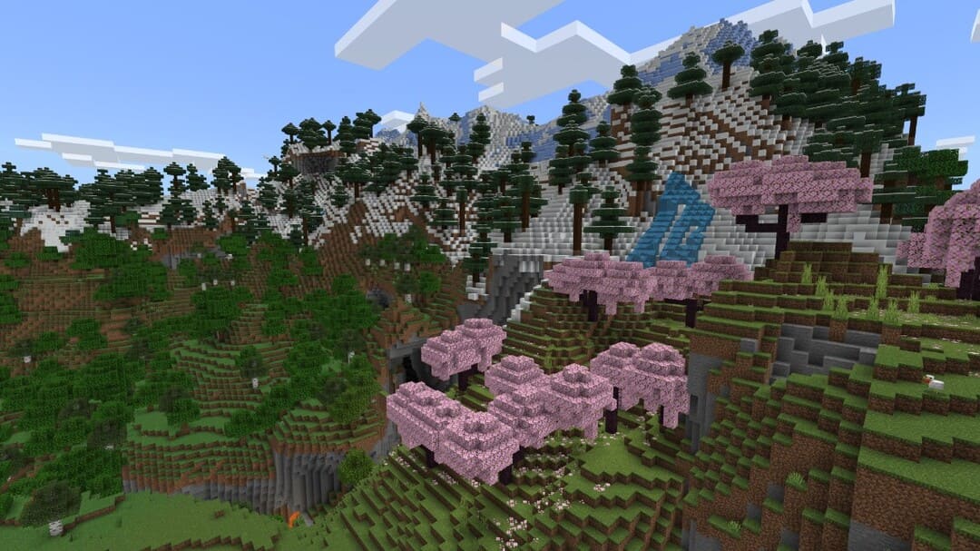 木と雪の山のあるブロックのような山岳風景を示すゲームのMinecraftのスクリーンショット